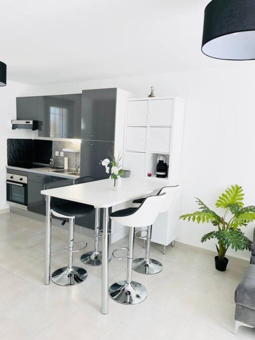 Maison 4 Personnes Avec Jacuzzi مارينيان المظهر الخارجي الصورة